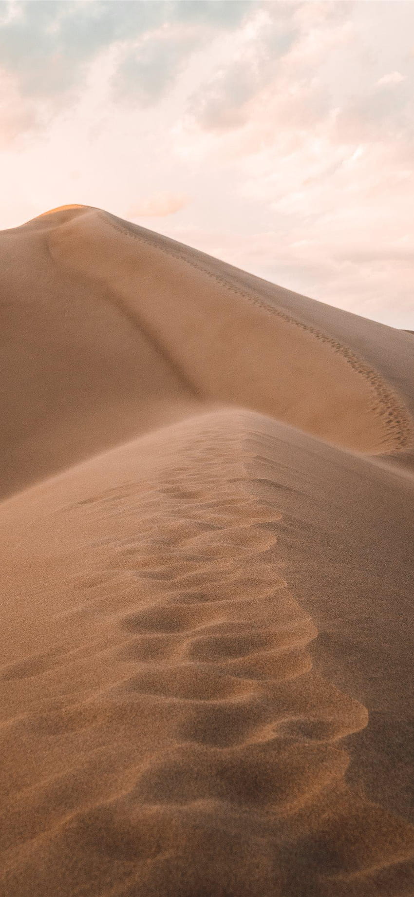 Wędrówki po Parku Narodowym Great Sand Dunes przez m... iPhone X, Dune iPhone Tapeta na telefon HD