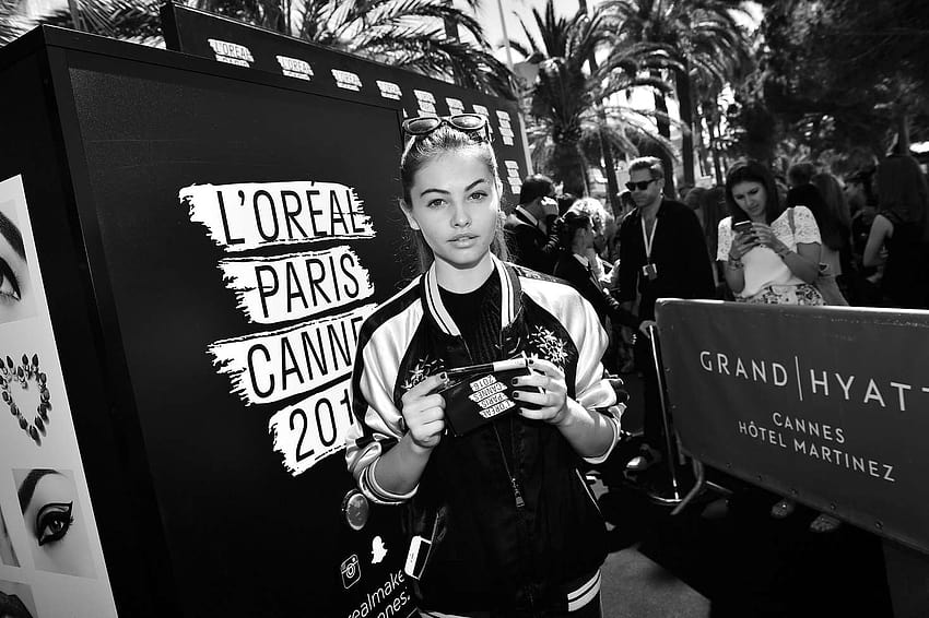 Thylane Blondeau with fans at L'Oreal Paris Event 2016 in Cannes HD wallpaper