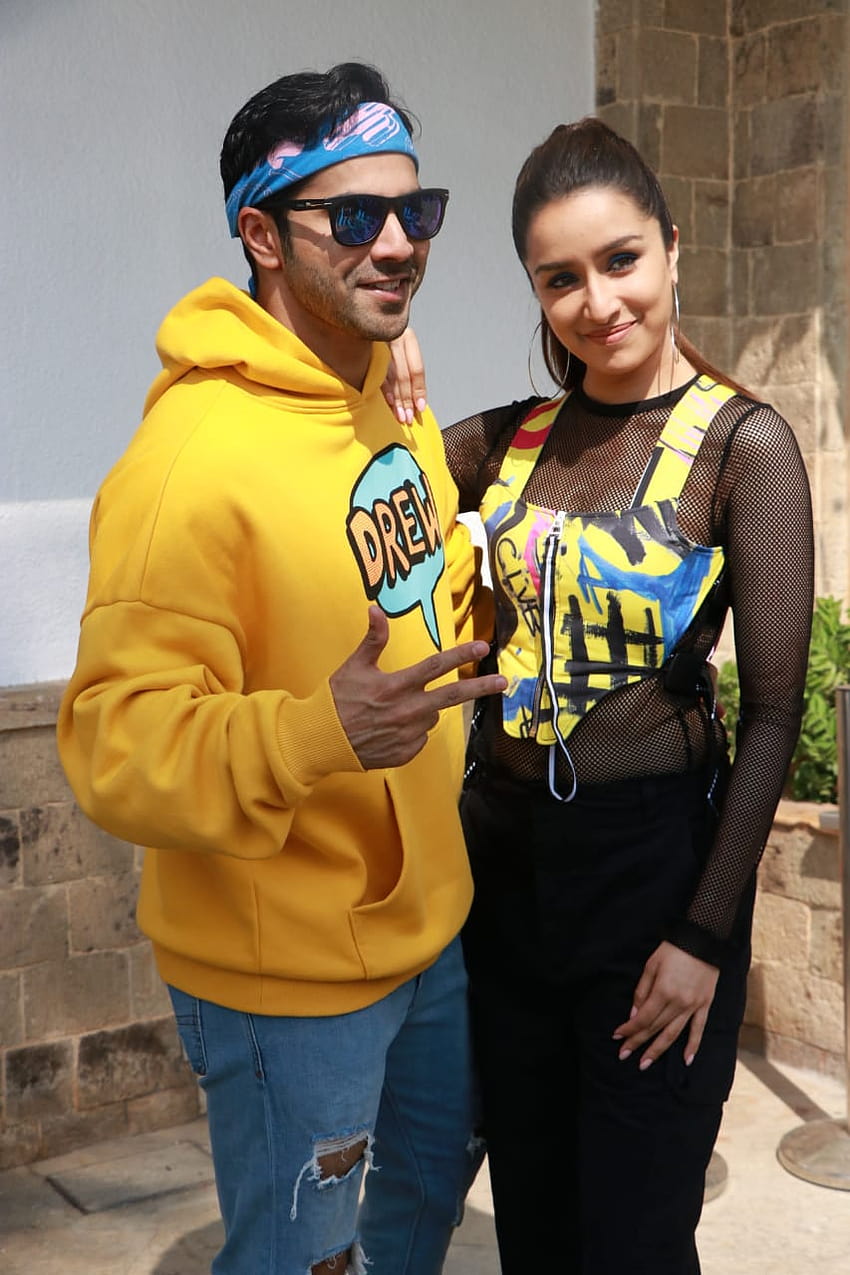 Shraddha Kapoor and Varun Dhawan in Quirky Outfits HD phone wallpaper