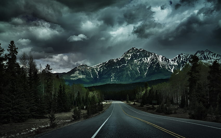природа, пейзаж, път, линии, облаци, Канада, планина, дървета, тъмен път HD тапет
