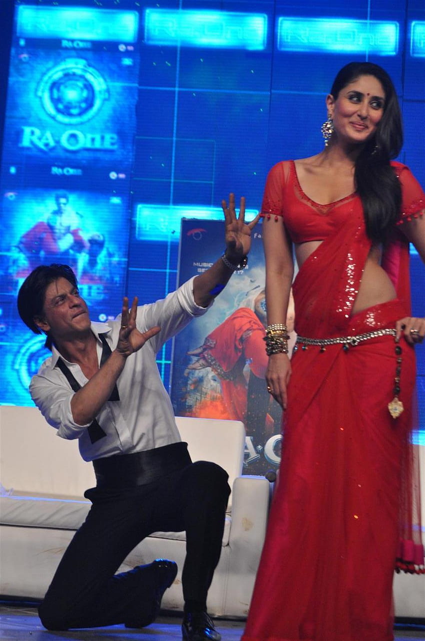 Shah Rukh Khan と Kareena Kapoor が Chammak Challo の曲 5 で踊る : Rediff ページの rediff bollywood、shahrukh khan と kareena kapoor HD電話の壁紙