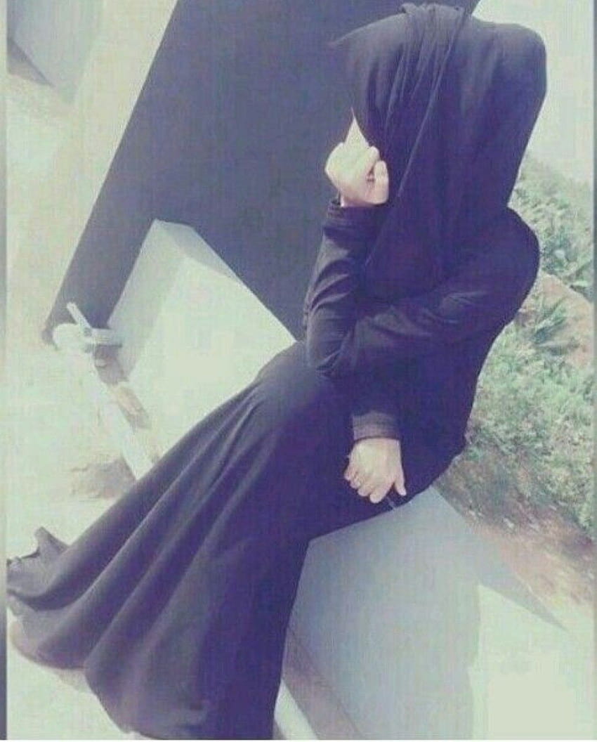 Black Burkha Girl | Girl crush fashion, Stylish girl, Arabian women