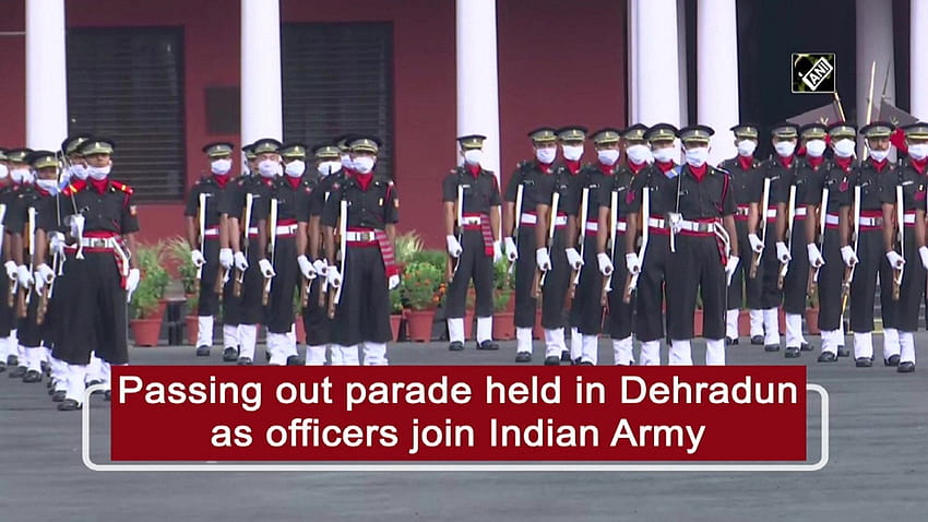 Parata di svenimento tenutasi a Dehradun mentre gli ufficiali si uniscono all'esercito indiano Sfondo HD