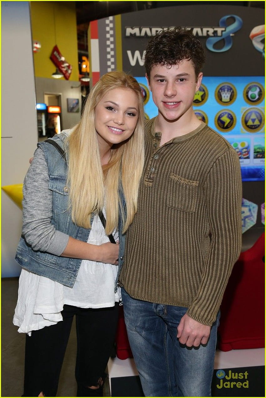 Leo Howard Is Olivia Holt S Biggest Cheerleader At Dylan Riley Snyder S Birtay Party 773984 Hd