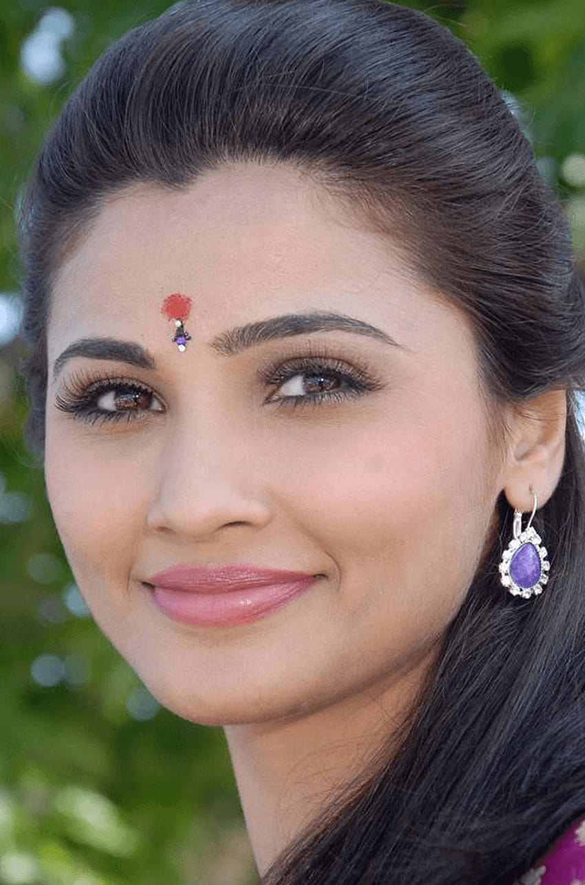 South Indian Actress : South Indian Actress Daisy Shah HD phone wallpaper