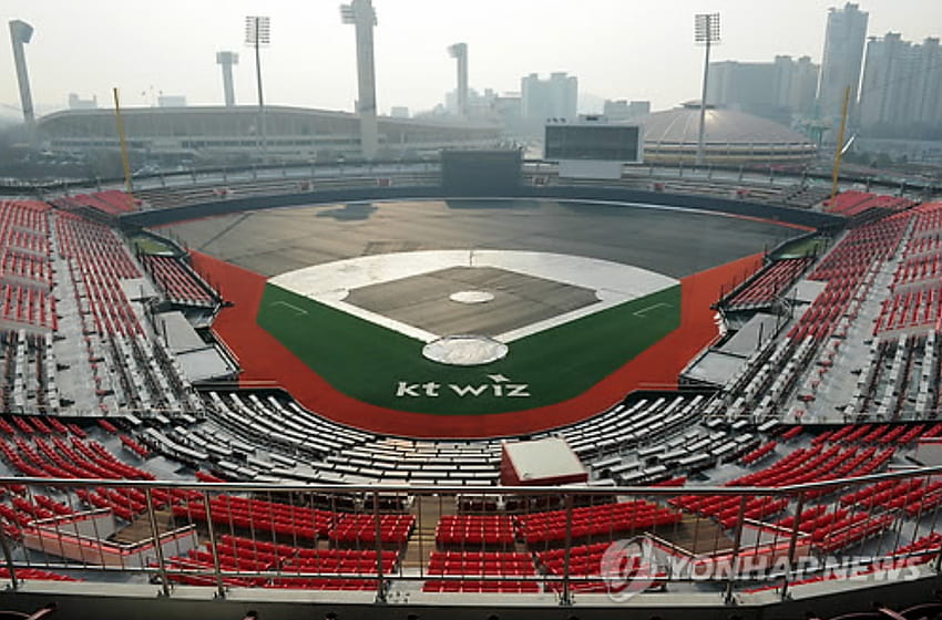 Baseball Stadium Provides Fine Dust Masks to Spectators, foggy baseball field HD wallpaper