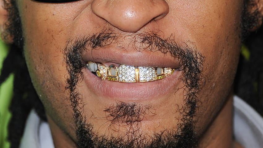 Uber's lost and found includes college diploma, hair extensions and gold diamond grill, diamond grillz HD wallpaper