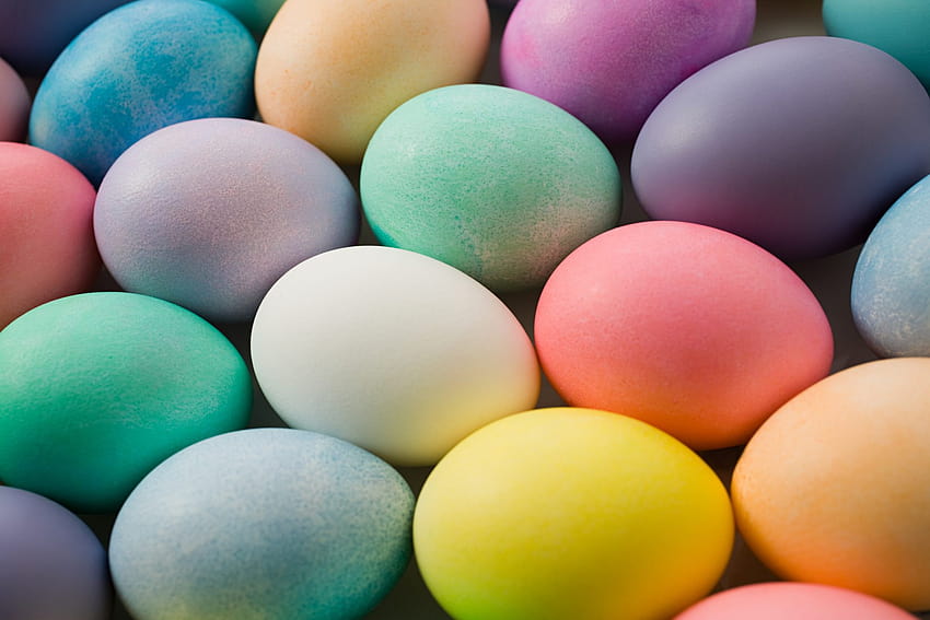 การต้มไข่อีสเตอร์: คำแนะนำง่ายๆ เกี่ยวกับวิธีการต้มไข่สำหรับเทศกาลอีสเตอร์ ไข่อีสเตอร์ที่ทาสี วอลล์เปเปอร์ HD