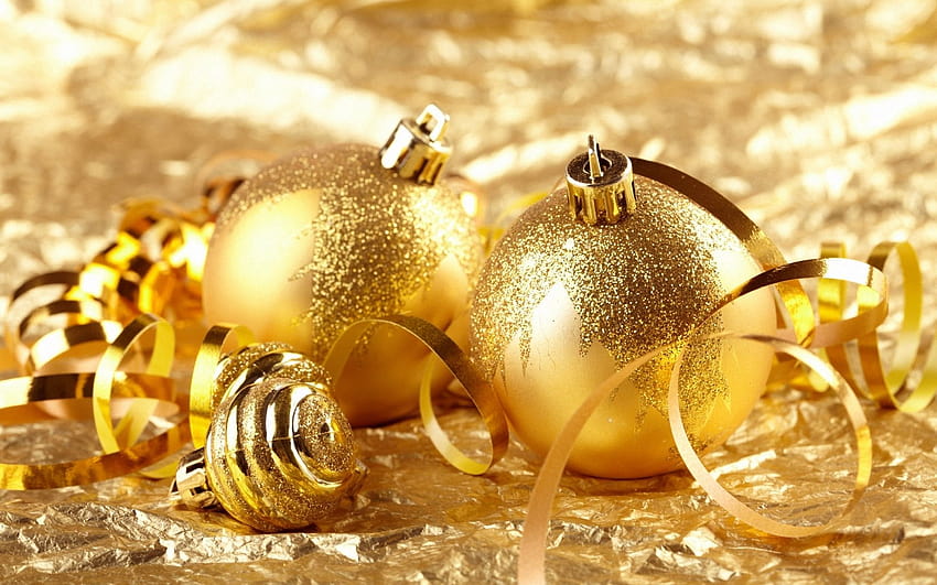 Adornos navideños dorados, árbol de navidad dorado. fondo de pantalla