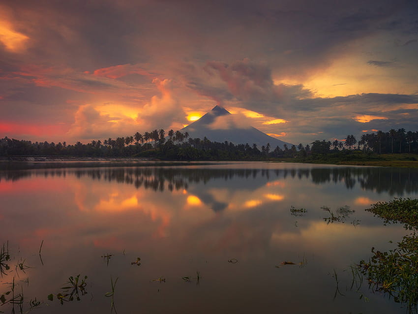 Gabawan Lake In Daraga Albay Philippines Reflection Of Mayon Volcano Ultra For Computers Laptop Tablet And Mobile Phones 3840x2160 : 13 HD wallpaper