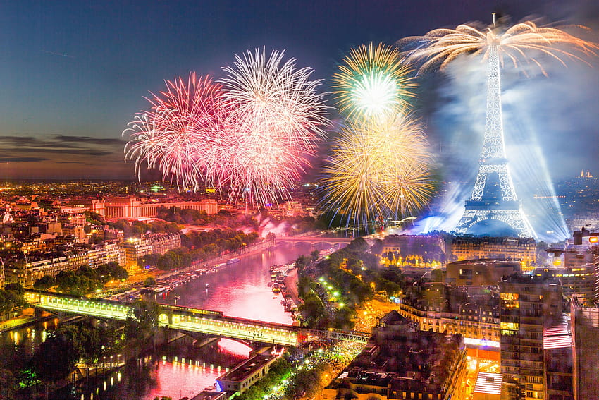 フランス革命記念日 2015 パリの花火 Ultra と 高画質の壁紙