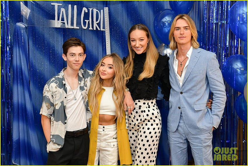 Tall Girl' Cast Teams Up for Call ...justjared, griffin gluck HD wallpaper