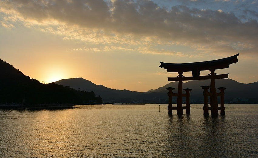 Защо остров Мияджима е идеално еднодневно пътуване от Хирошима HD тапет