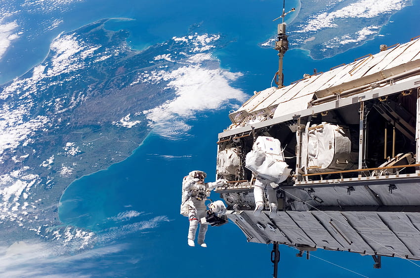 Astronauts floating in outer space , New Zealand, nasa astronaut HD wallpaper