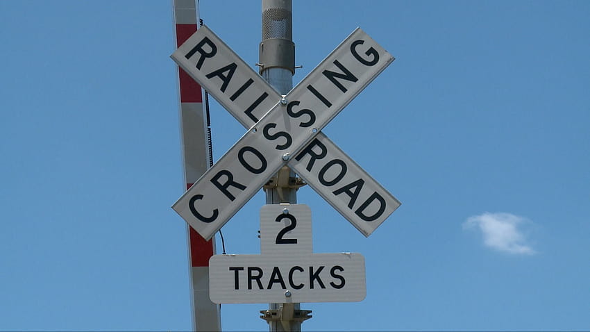 Los residentes del condado de Lowndes hablan sobre el cruce de ferrocarril bloqueado, señal de cruce de ferrocarril fondo de pantalla
