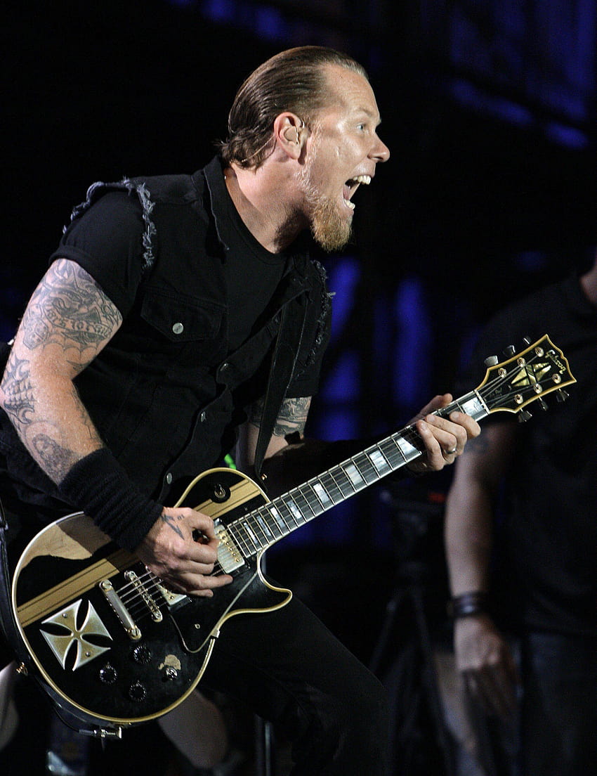 James Hetfield from Metallica with his Gibson Iron Cross signature, iron cross gibson HD phone wallpaper