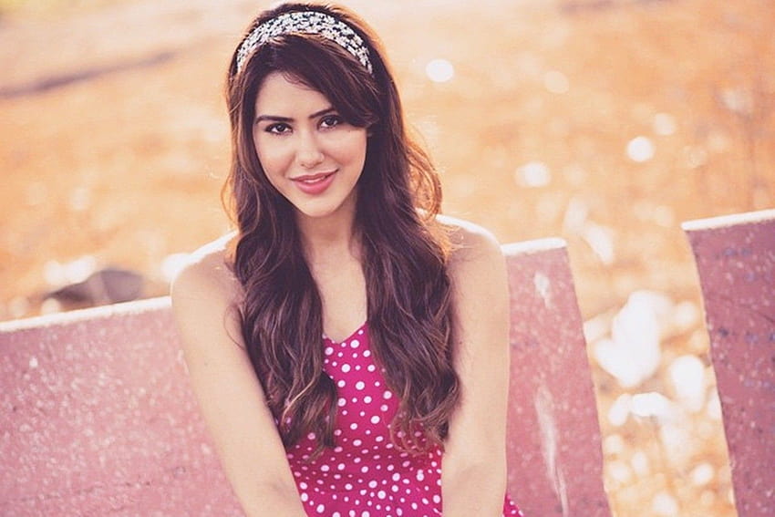 Cute Sonam Bajwa Sleeveless Punjabi dress HD wallpaper