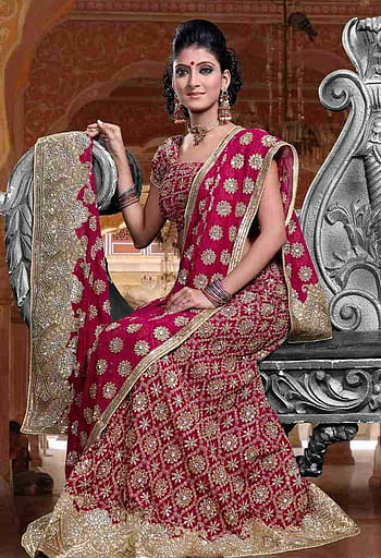 Swoon worthy embroidered bridal lehenga.  https://www.maharaniweddings.com/gallery/photo/140622 | Fashion, Bridal  lehenga, Lehenga