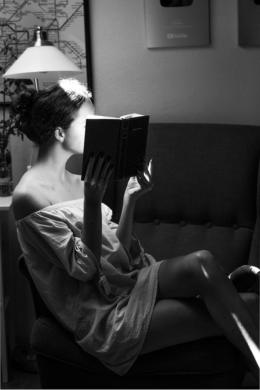 Woman Reading, women reading HD phone wallpaper