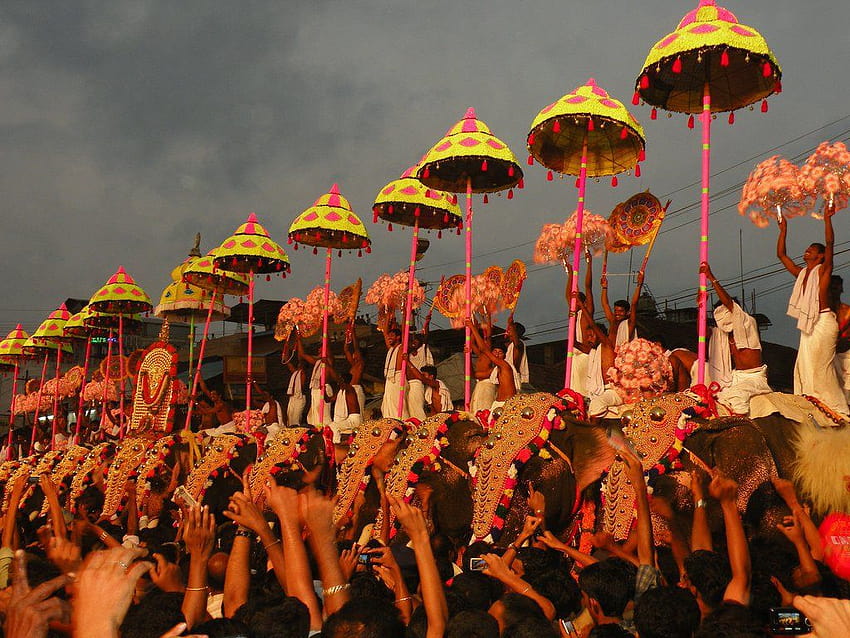 Voici pourquoi vous devriez découvrir le Thrissur Pooram, la mère de tous les festivals du Kerala Fond d'écran HD