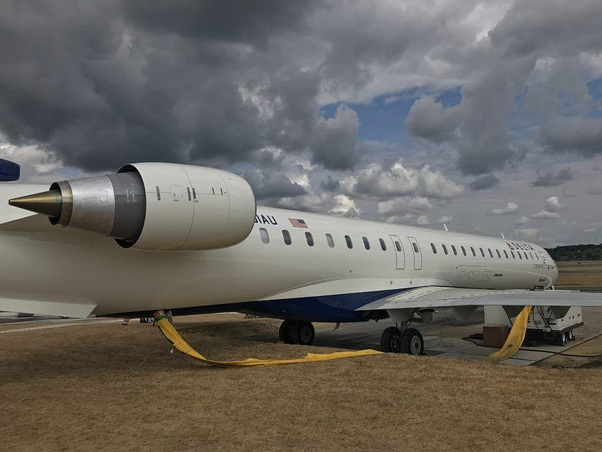 Bombardier's Atmosphère cabin looks great; shame about the Delta, bombardier crj900 HD wallpaper
