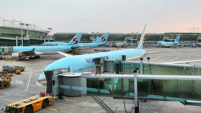 Korean Air, международно летище Инчеон 3840x1200 Панорама с много монитори, летище Сеул Инчеон HD тапет