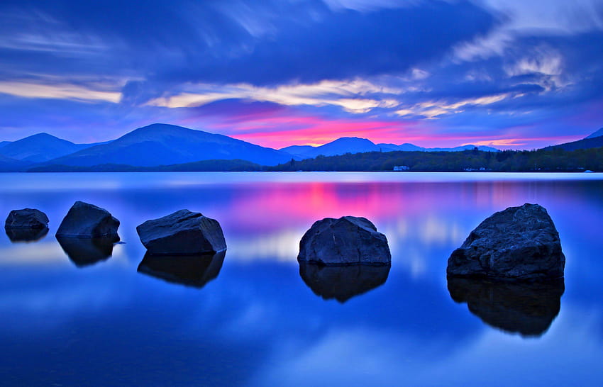 ทะเลสาบ: ทะเลสาบอันเงียบสงบ พลบค่ำ พระอาทิตย์ตก ท้องฟ้าสีฟ้า เงียบสงบ จุดชมวิวสีชมพู วอลล์เปเปอร์ HD