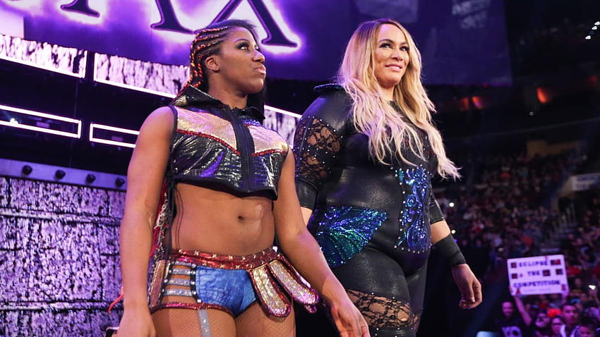 Nia Jax y Ember Moon contra Dana Brooke y Tamina: fondo de pantalla