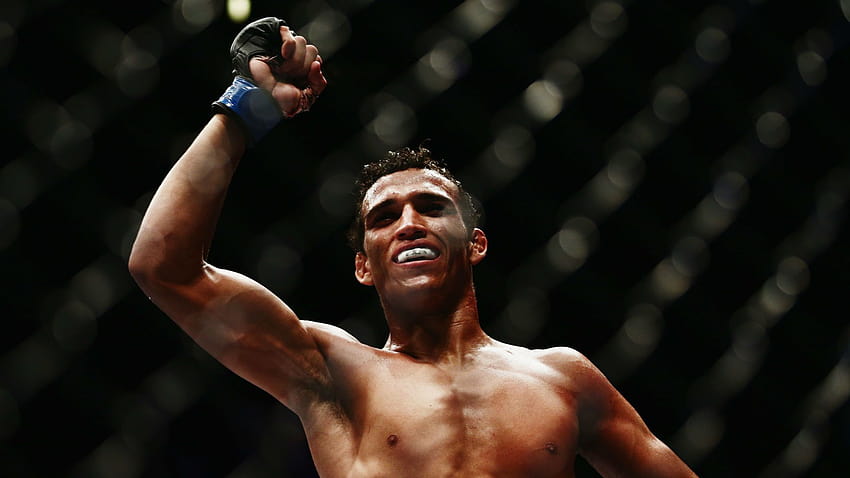 UFC 262 odds, predictions, betting trends for Charles Oliveira vs. Michael Chandler HD wallpaper