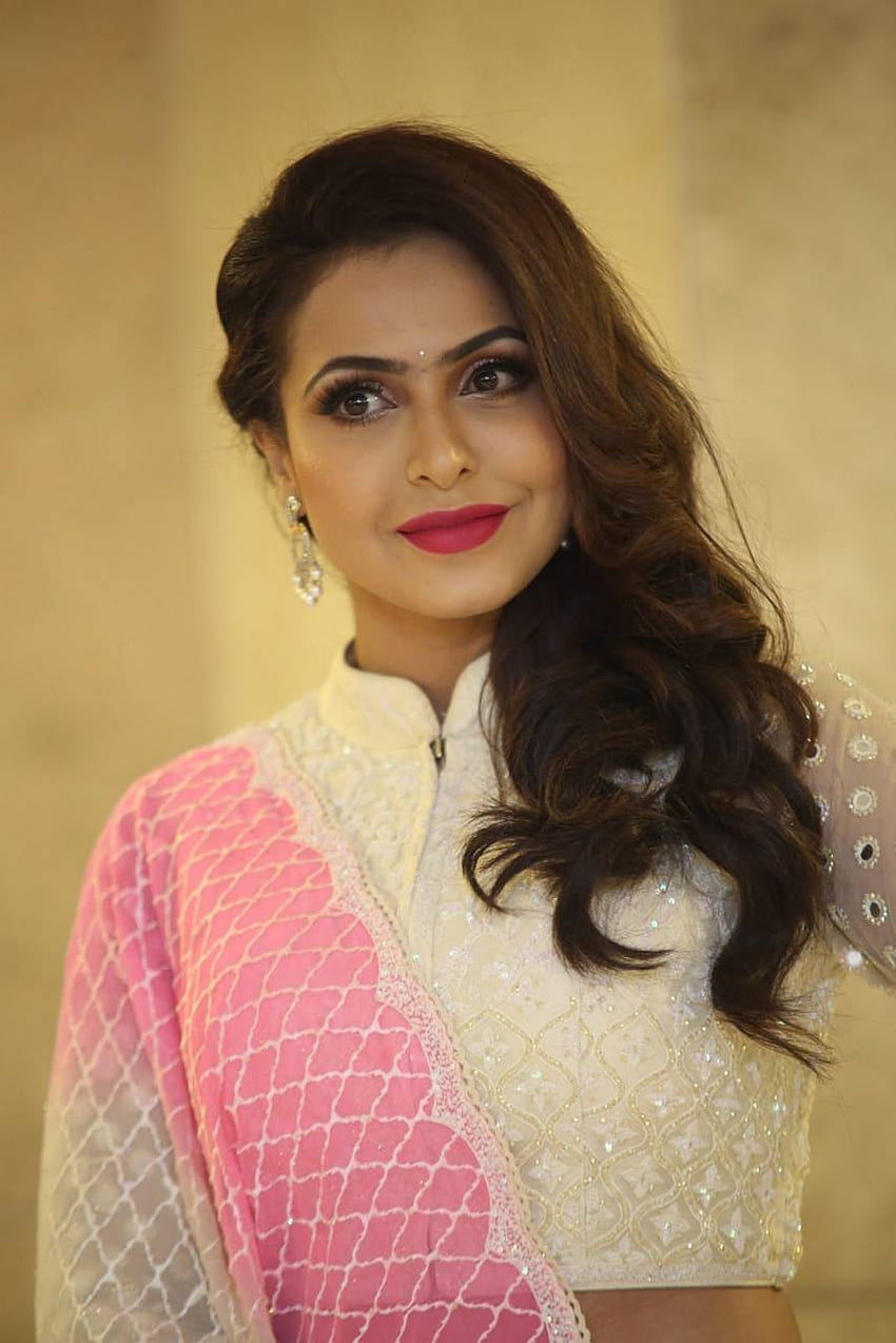 Nandini Rai by Gurusad HD phone wallpaper