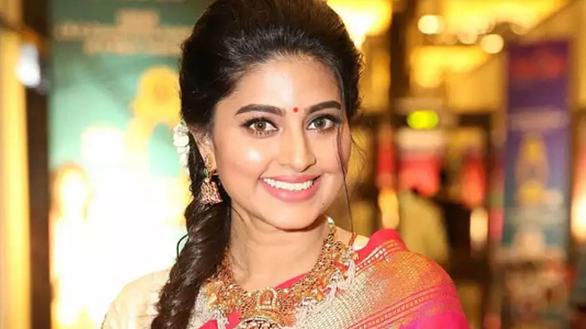 Actress Sneha turns a year older, hubby Prasanna wishes her HD wallpaper