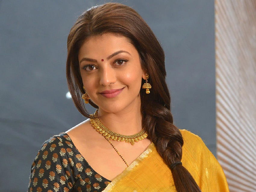 La actriz Kajal Agarwal hermosa en sari más reciente, kajal agarwal en sari fondo de pantalla