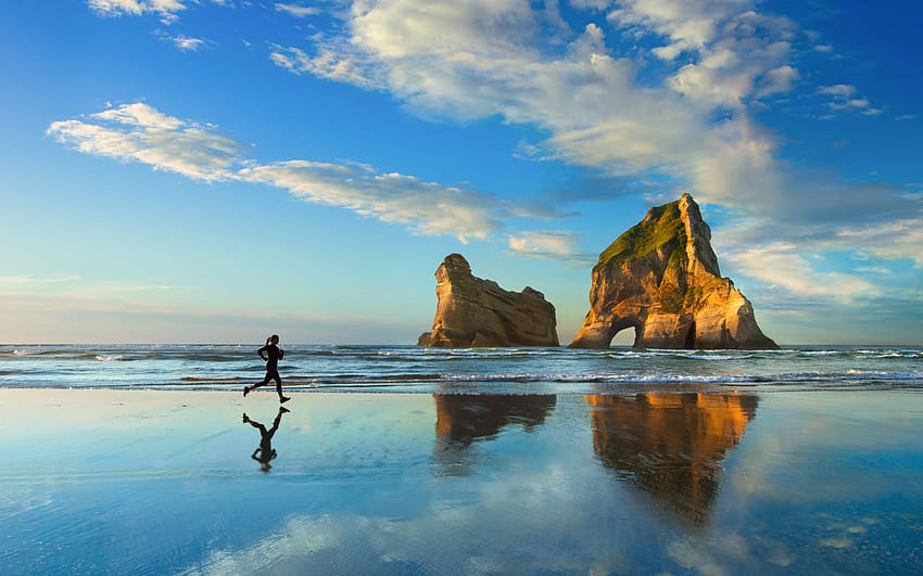 Windows 10, kobieta biegająca, plaża Tapeta HD