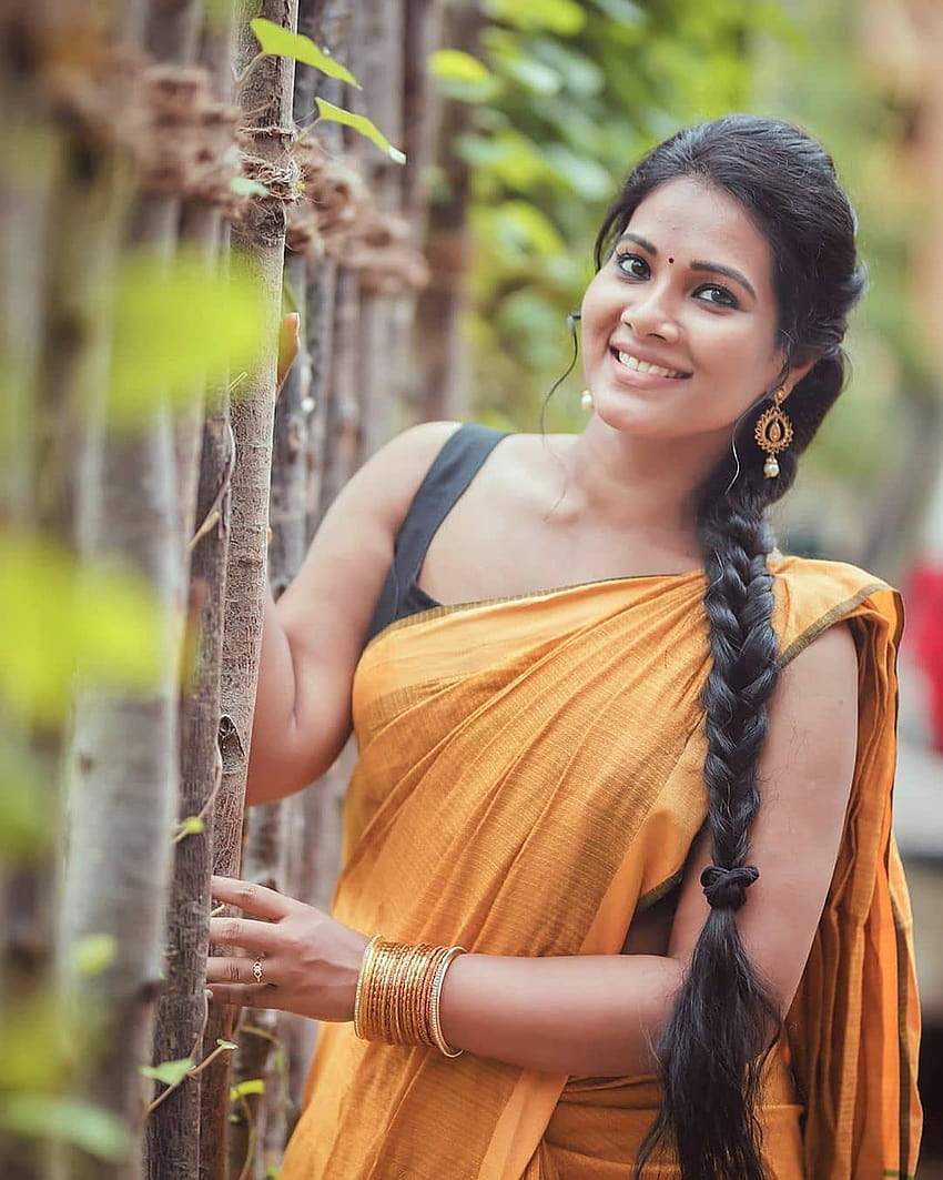 L'attrice tamil Divya Duraisamy Ultime carine in Saree, divya pillai Sfondo del telefono HD