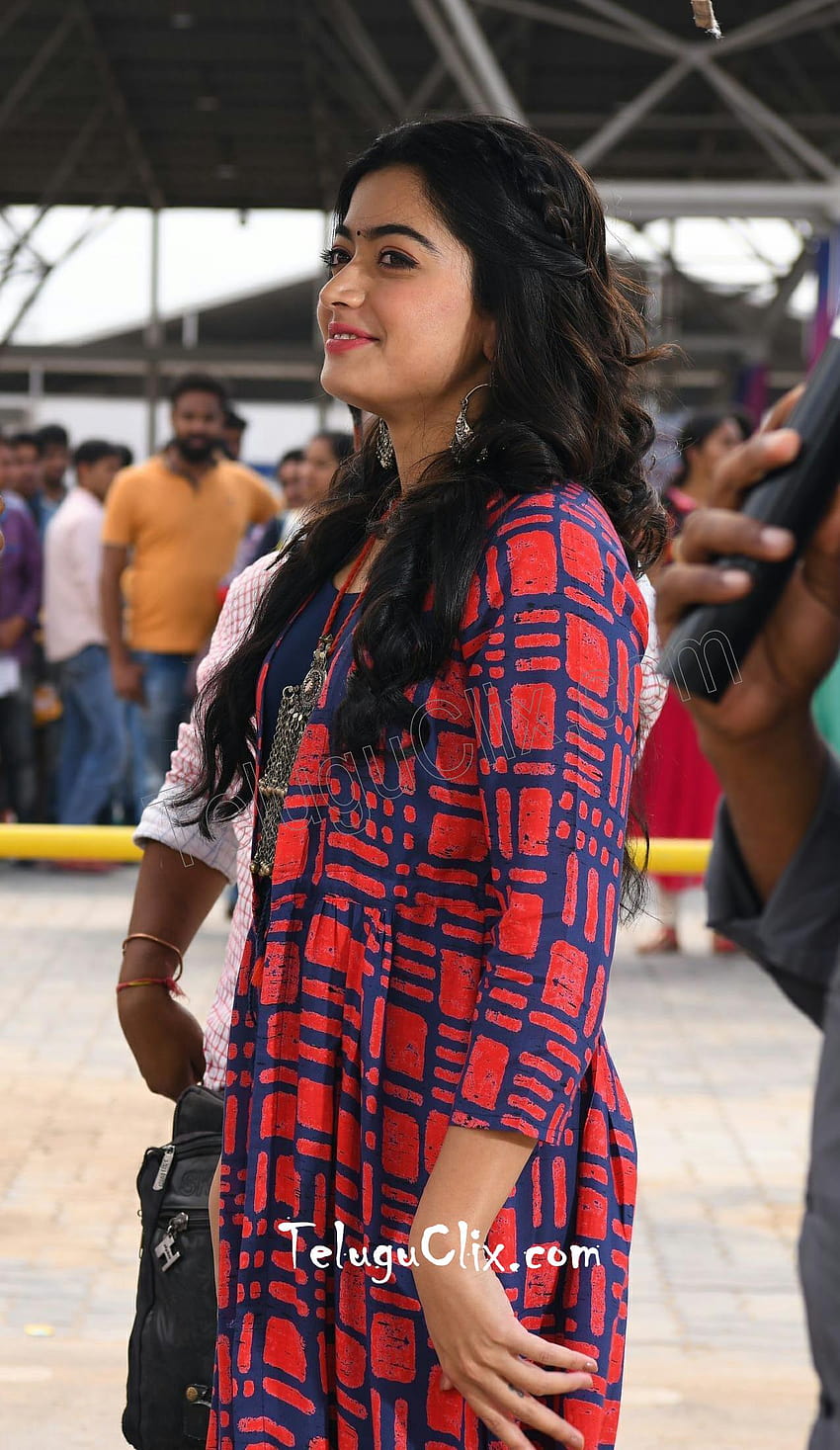 Rashmika Mandanna in From Devadas Movie HQ Pics, clix Sfondo del telefono HD