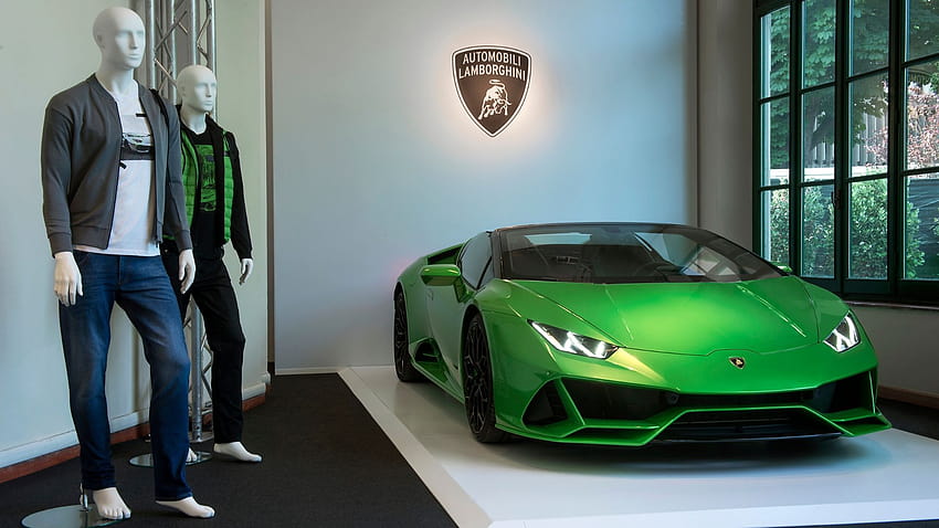 Huracán EVO Spyder and SVJ Roadster in Florence for Pitti Uomo HD wallpaper