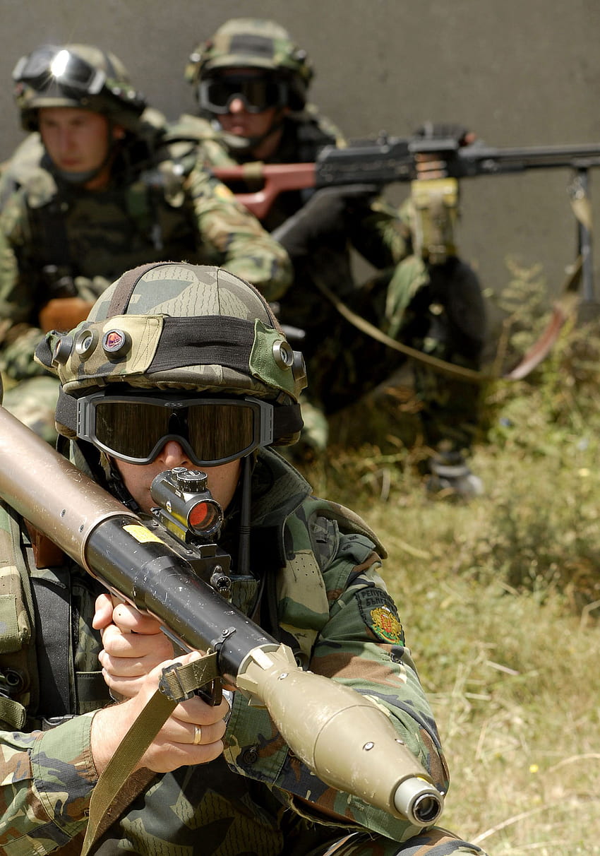 File:RPG soldier and squad.jpg, rocket propelled grenade HD phone wallpaper