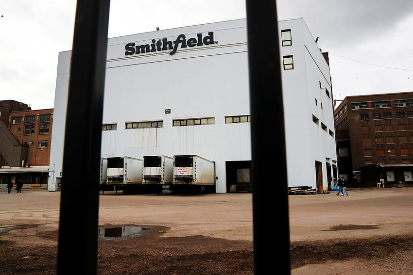 Language barriers helped turn Smithfield Foods meat plant into COVID, they want the beef in the parking lot HD wallpaper