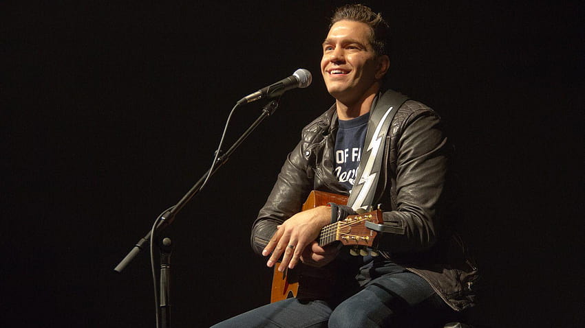 Andy Grammer Performs Live on Campus HD wallpaper