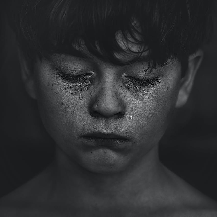45 Trauriges Kind [HQ], emotionaler Junge HD-Handy-Hintergrundbild
