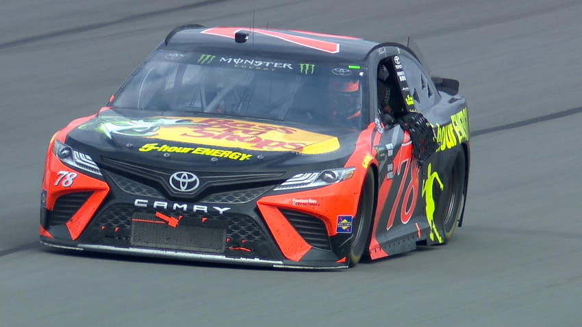 Martin Truex Jr. gewinnt das Rennen der NASCAR Cup Series auf dem Pocono Raceway HD-Hintergrundbild