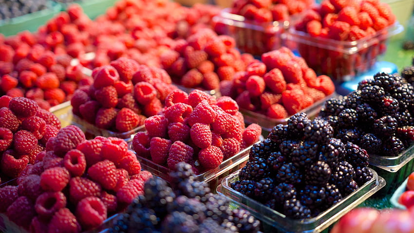 Fresh Raspberries & Blackberries Fruits at the Market HD wallpaper