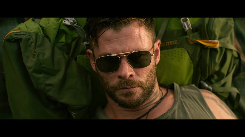 Film ~ Aviator Okulary przeciwsłoneczne noszone przez Chrisa Hemswortha jako Tyler Rake w filmie Ekstrakcja Tapeta HD