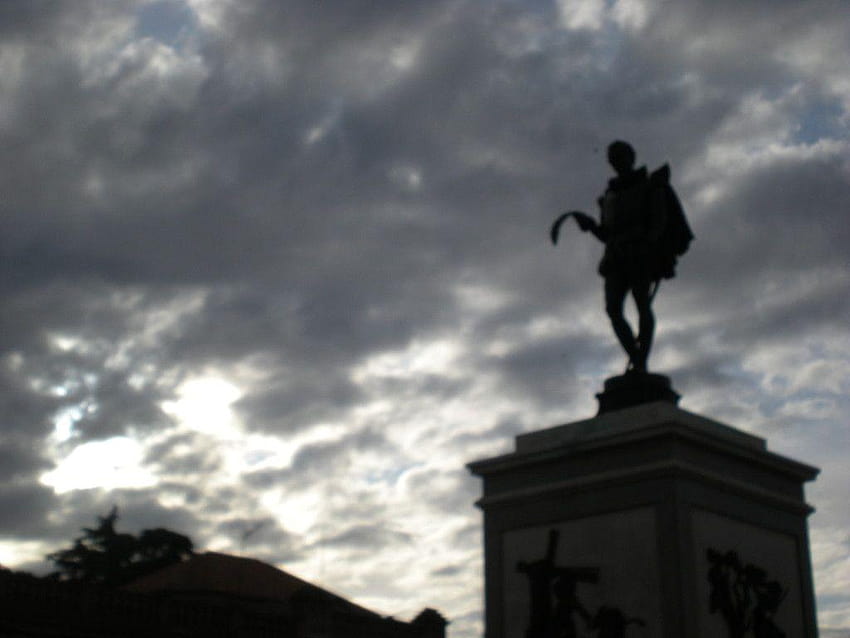 Estatua de Miguel de Cervantes HD wallpaper