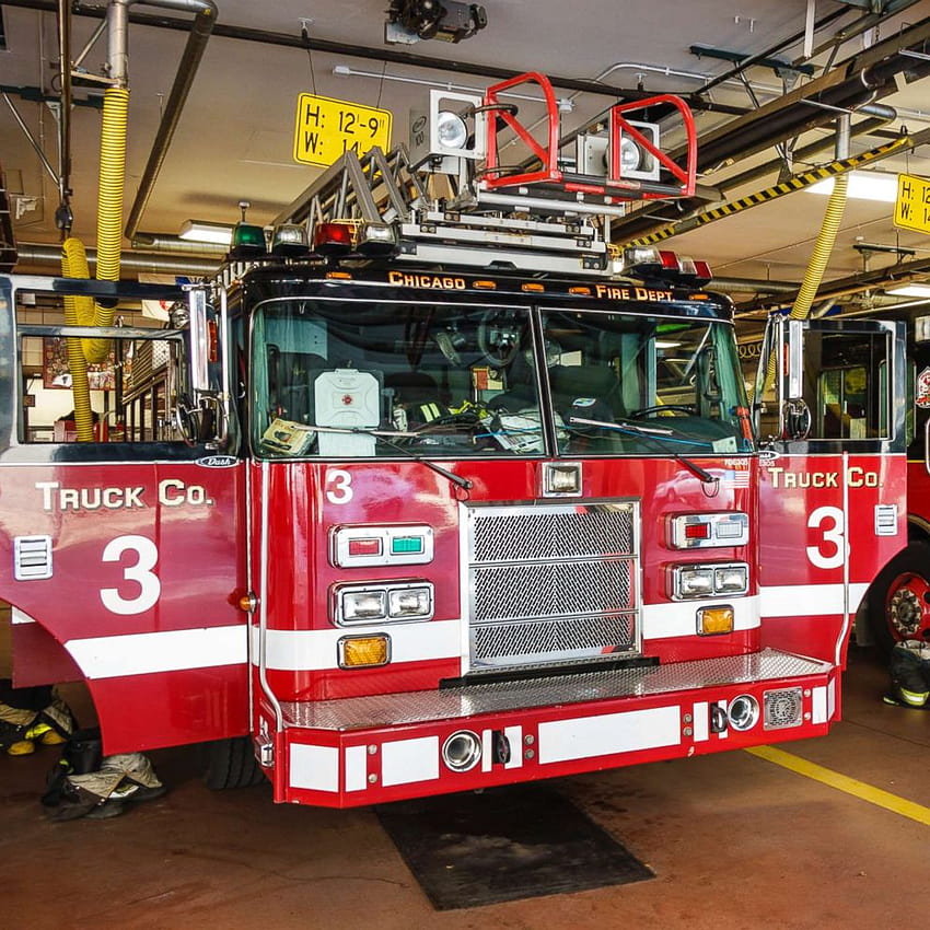 5 ambulanciers paramédicaux poursuivent le service d'incendie de Chicago pour des allégations de harcèlement sexuel Fond d'écran de téléphone HD