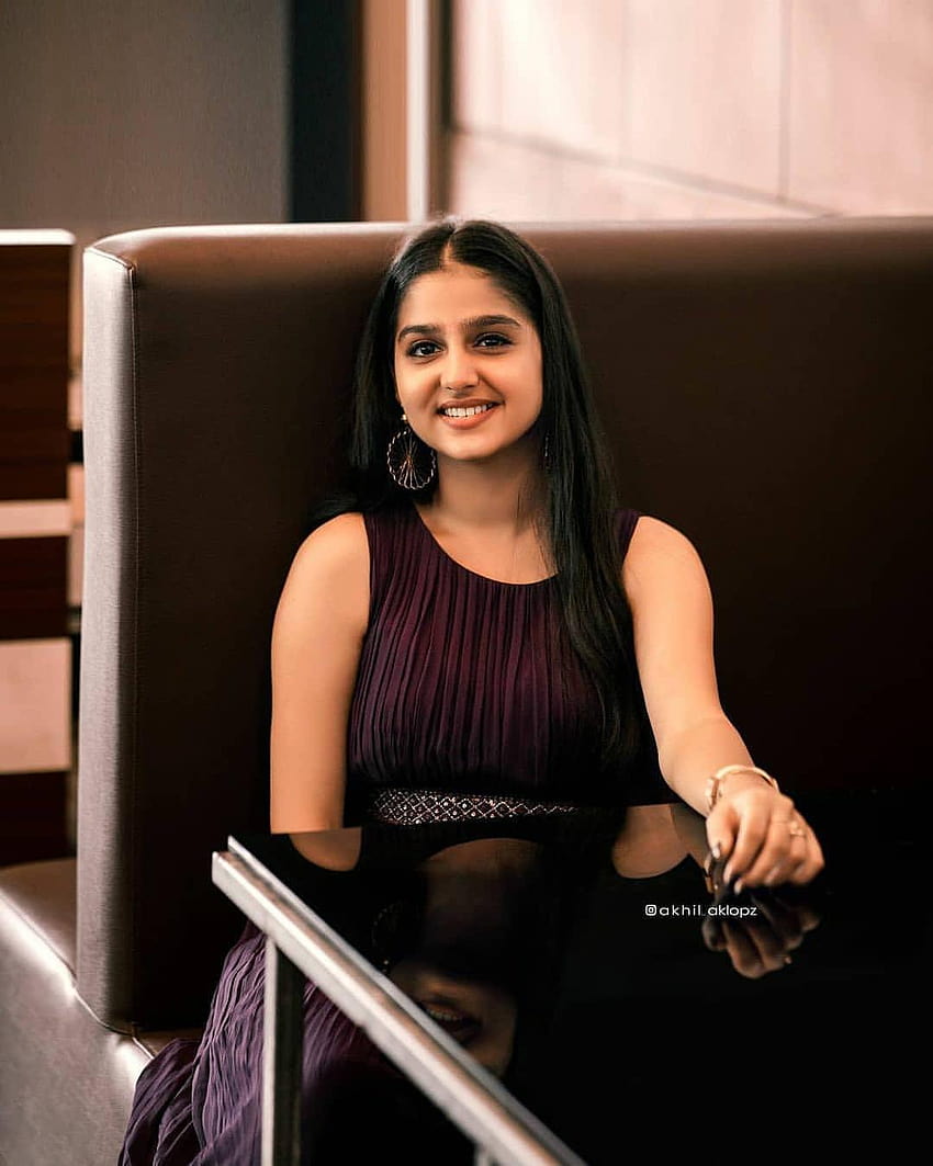 マラヤーラム語の若い女優 Anaswara Rajan がホットなギャラリー、pratibha phogat を公開 HD電話の壁紙