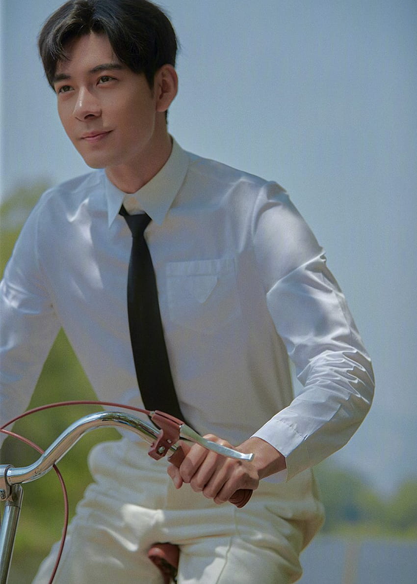 Liebe auf den ersten Blick! Chen Xingxu Fashion Blockbuster ärmelloses T-Shirt zeigt Armmuskellinien HD-Handy-Hintergrundbild