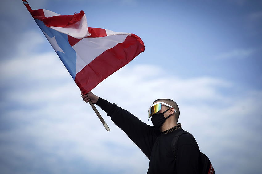Obejrzyj oświadczenie Stephena Colberta Roasta Trumpa, że ​​jest „najlepszą homoseksualną flagą Portoryko”. Tapeta HD