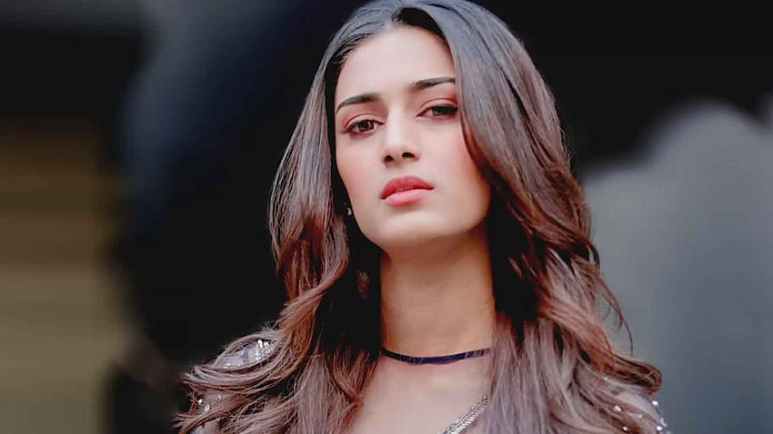 Erica Fernandes: I haven't been following Shaheer Sheikh on social media for over two years. Why is it being blown out of proportion now? HD wallpaper