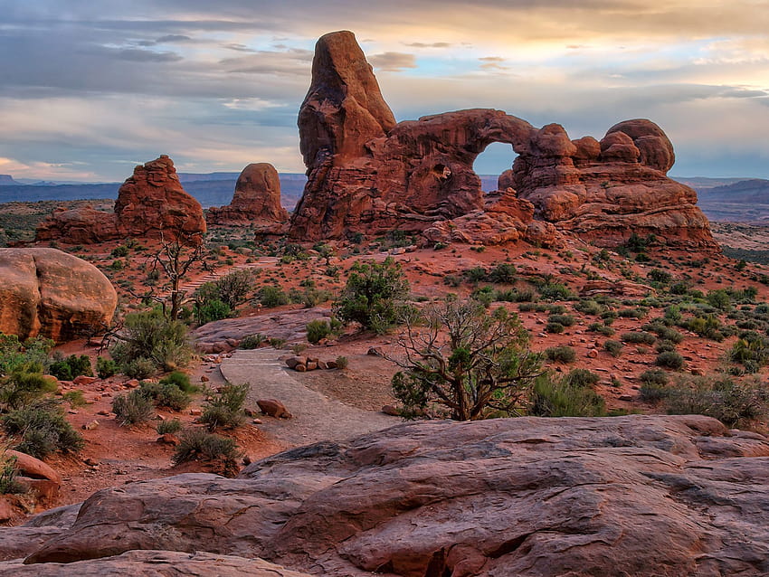 Turret Arch In Arches National Park Moab Utah United States Ultra For Computers Laptop Tablet And Mobile Phones : 13 HD wallpaper